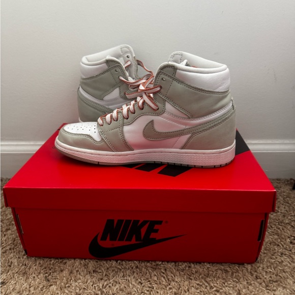 Women’s Nike Air Jordan 1 Seafoam - Gently Used - W 7.5 - Picture 1 of 7